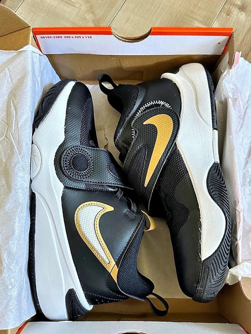 Nike Team Hustle D 11 (GS) ) Sneakers Black & White US 5.5Y